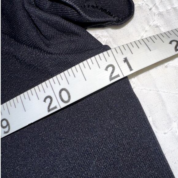 Athleta Womens Size Medium Black Short Sleeve Nylon Activewear Crop Top - Picture 5 of 6